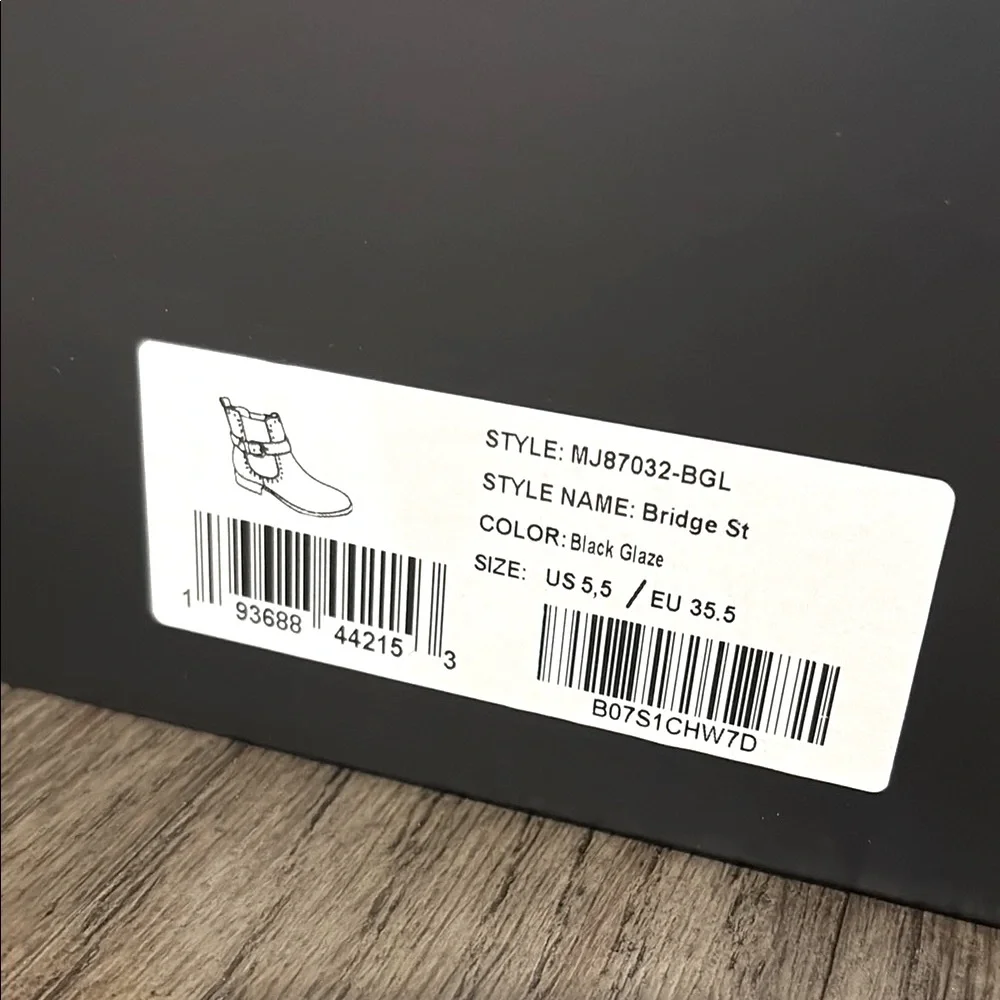 NIB [Marc Joseph] New York Leather Chelsea Studded Buckle Bootie Women’s Sz 5.5 - Picture 16 of 16